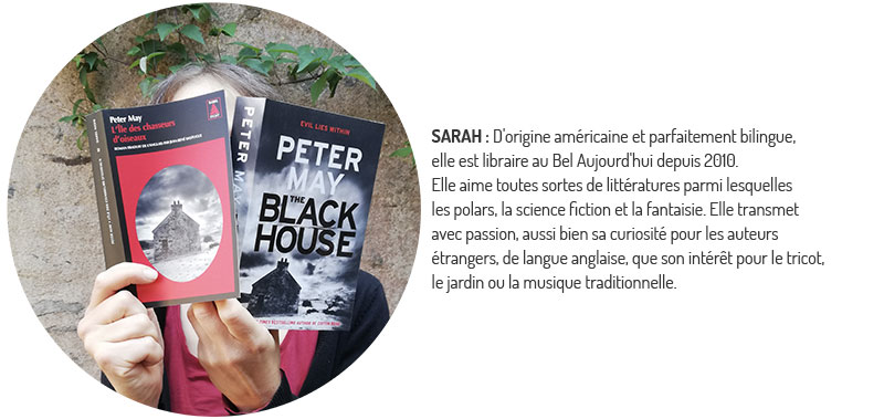 Sarah, librairie au Bel Aujourd'hui, d'origine américaine et parfaitement bilingue. QUI SOMMES NOUS ?
